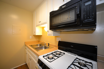 Ponderosa apartments kitchen stove